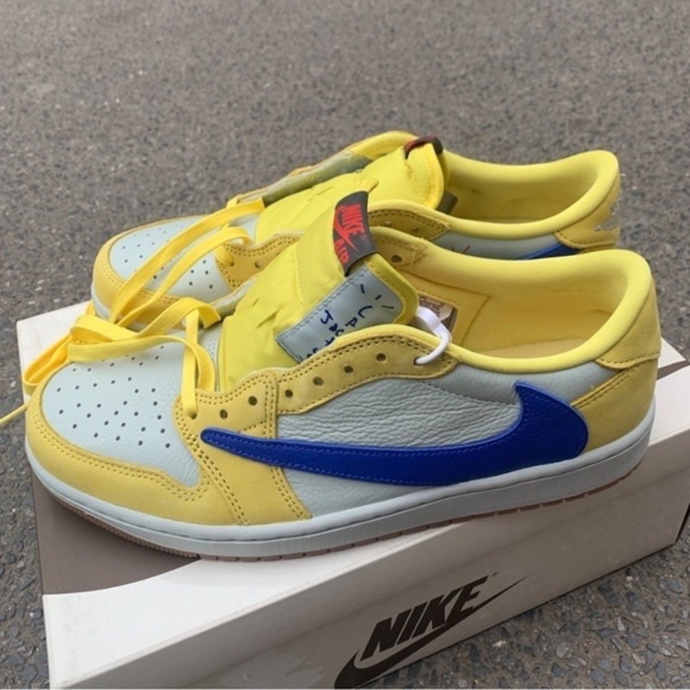 Nike Jordan 1 Retro Low OG x Travis Scott Canary - Picture 3 of 5